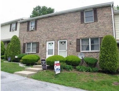 Gatesway Townhouses in Enola, PA - Building Photo