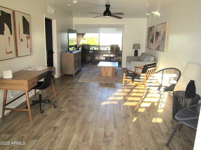 4303 E Cactus Rd in Phoenix, AZ - Building Photo - Building Photo