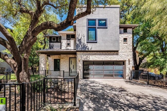 2807 Del Curto Rd in Austin, TX - Building Photo - Building Photo