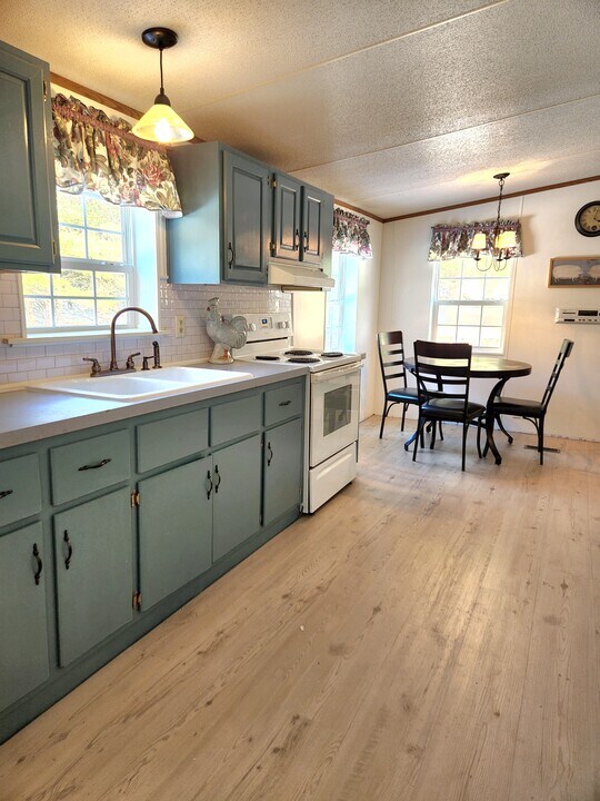 25 Blueberry Ln in Dresden, ME - Foto de edificio