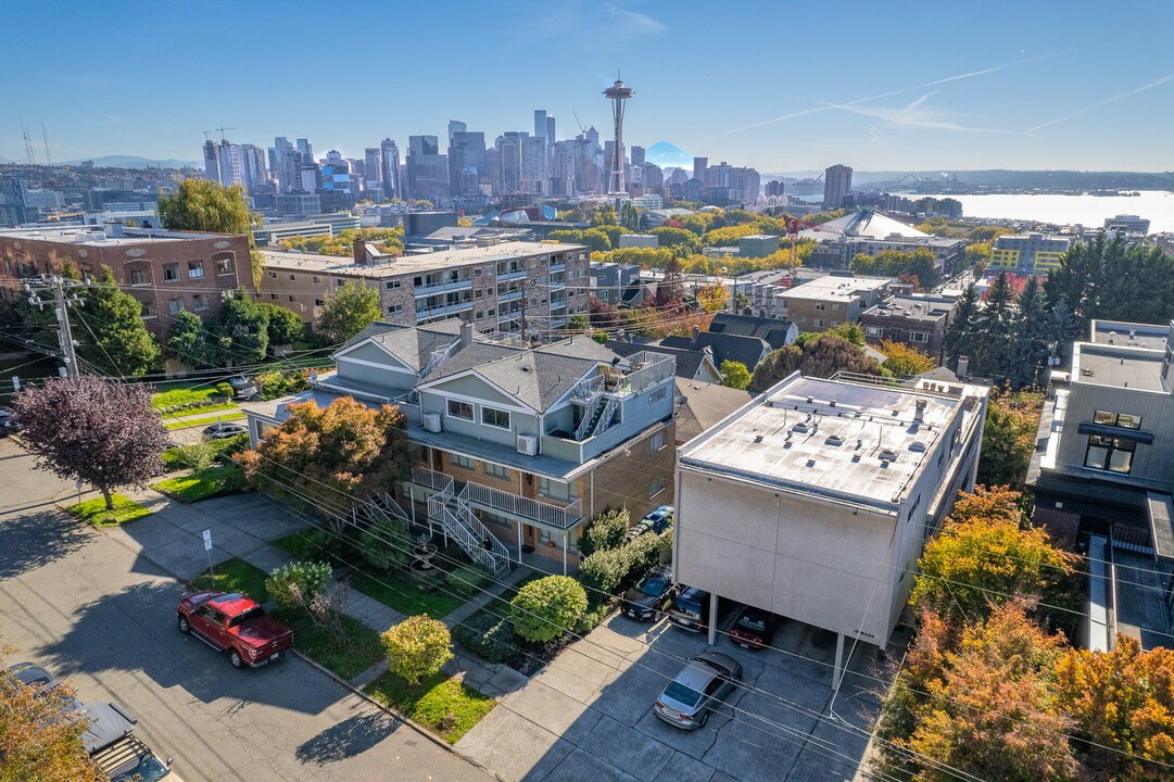 Hillside House Apartments in Seattle, WA - Building Photo