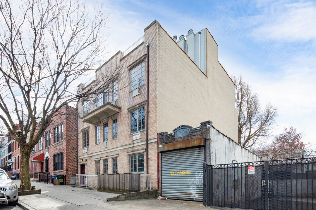 324 22nd St in Brooklyn, NY - Building Photo