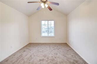 767 W Sandy Beach Ln in Fayetteville, AR - Building Photo - Building Photo