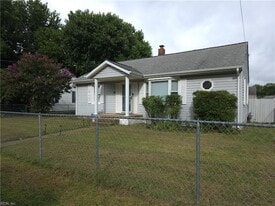 35 Laurel Dr in Hampton, VA - Building Photo
