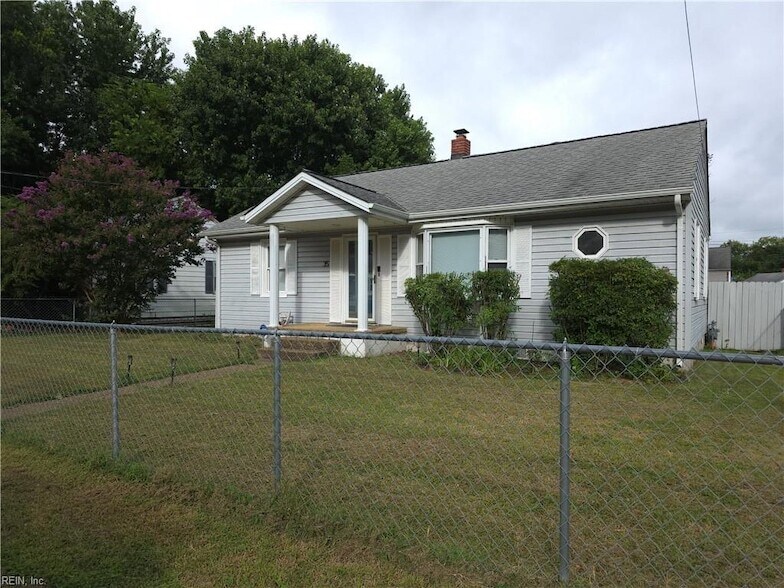 35 Laurel Dr in Hampton, VA - Building Photo