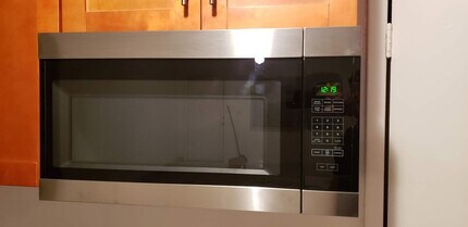 5704 NW 28th St in Lauderhill, FL - Foto de edificio - Building Photo