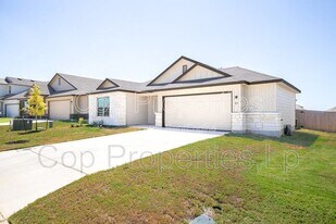 1133 Eagle Xing in Seguin, TX - Building Photo