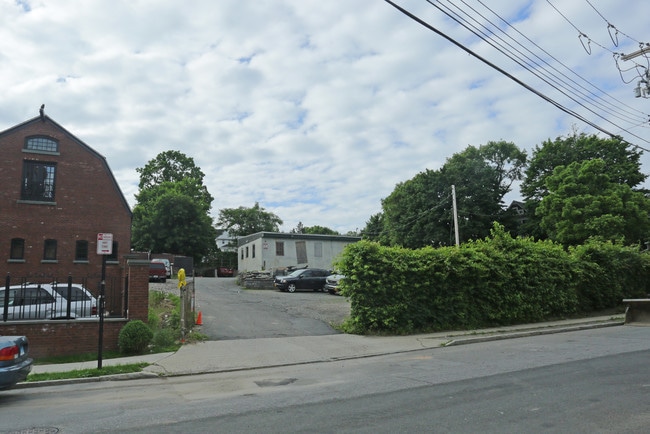 136-158 Westmoreland Ave in White Plains, NY - Building Photo - Building Photo