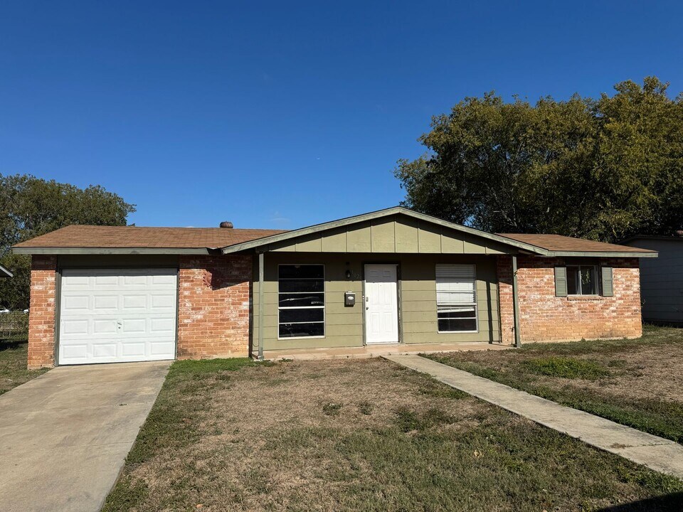 1029 Vly Frg Dr in Schertz, TX - Foto de edificio