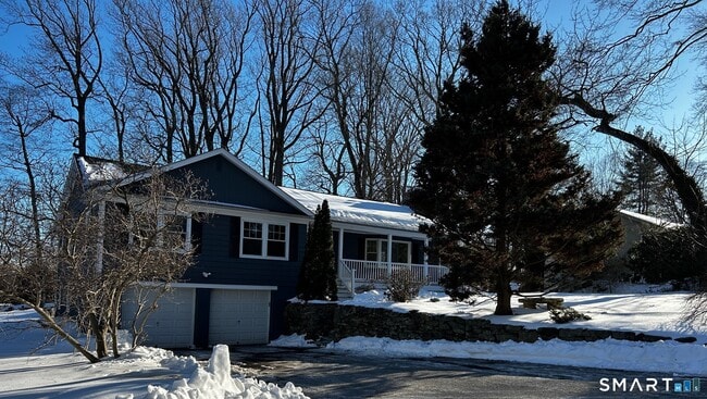 97 Godfrey Rd in Fairfield, CT - Building Photo - Building Photo
