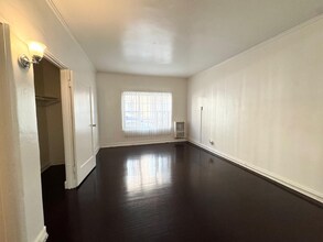 636 N Plymouth Blvd, Unit 103 in Los Angeles, CA - Building Photo - Building Photo