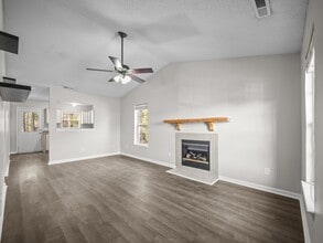 1007 Timberlake Trl in Jacksonville, NC - Building Photo - Building Photo