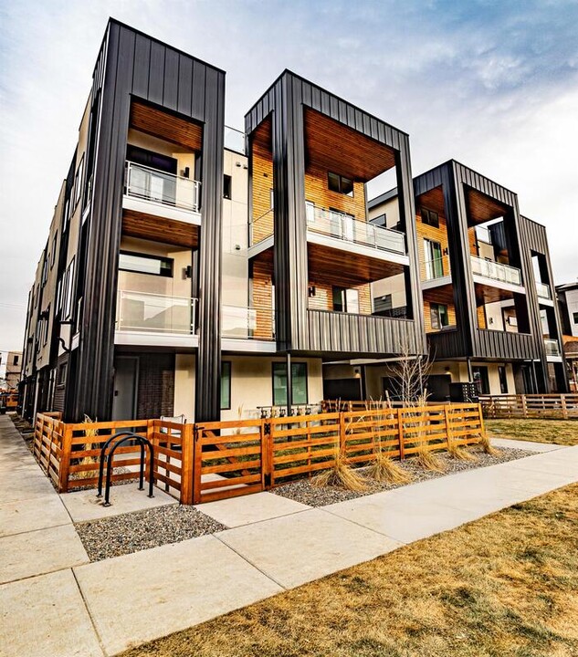 1724 Irving St in Denver, CO - Building Photo