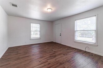 2622 W Johnson St in Denison, TX - Foto de edificio - Building Photo