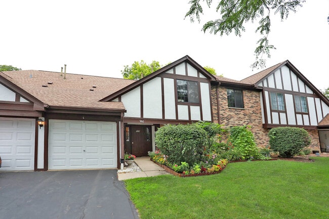 960 Yosemite Trail in Roselle, IL - Foto de edificio - Building Photo