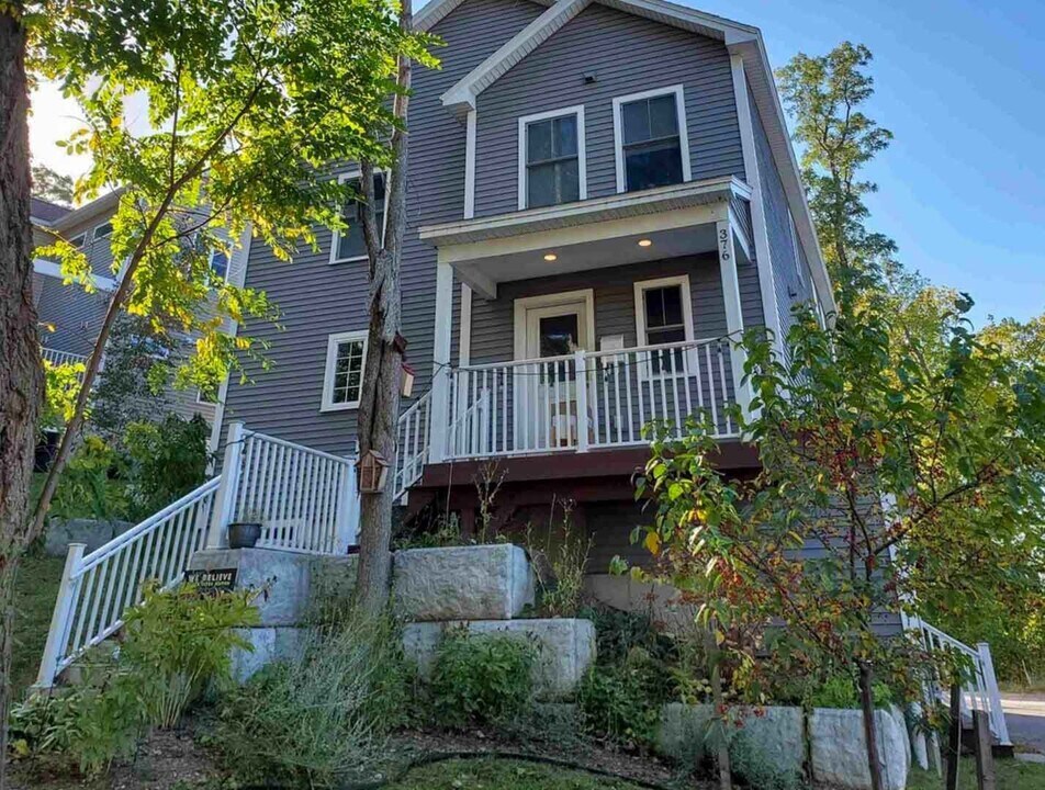 376 Colchester Ave in Burlington, VT - Building Photo