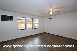 17570 Webster Rd in Gladstone, OR - Building Photo - Building Photo