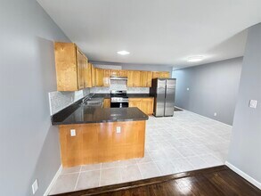 384 Summit Ave in Jersey City, NJ - Building Photo - Building Photo