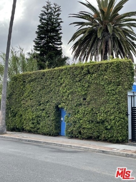 property at 926 California Ave