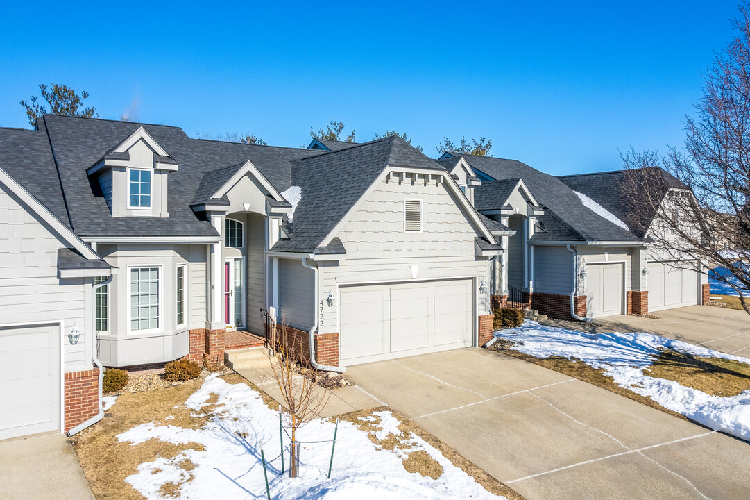 Crystal Creek II Townhomes in Urbandale, IA - Foto de edificio