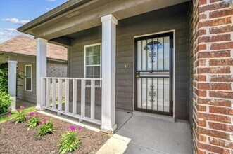 5569 Falling Bark Dr in Memphis, TN - Building Photo - Building Photo