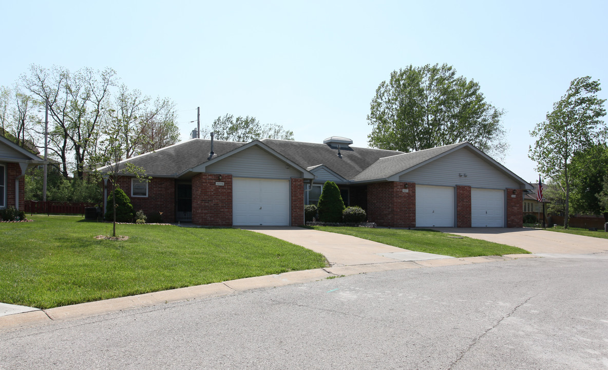 Forest Hills Townhomes in Leavenworth, KS - Building Photo