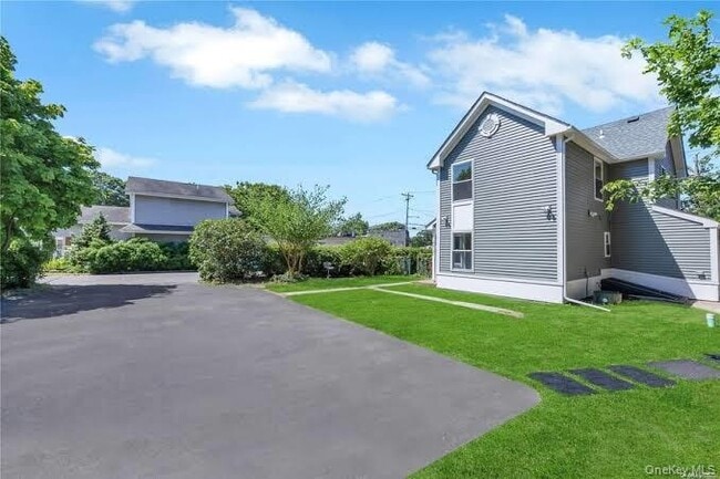 177 Waverly Ave in Patchogue, NY - Building Photo - Building Photo