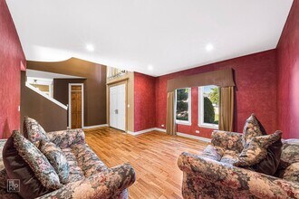 211 N Prospect Ave in Streamwood, IL - Building Photo - Building Photo