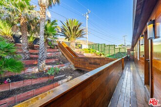 43000 Pacific Coast Hwy in Malibu, CA - Building Photo - Building Photo