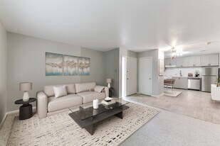 6305 Deerwood Rd in Houston, TX - Building Photo