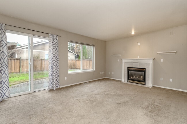 12805 169th St Ct E in Puyallup, WA - Foto de edificio - Building Photo