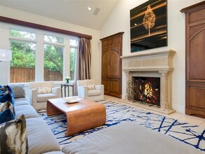 6442 Lakehurst Ave in Dallas, TX - Building Photo - Building Photo