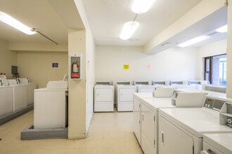 40 Gerrard Street East Apartments in Toronto, ON - Building Photo - Building Photo