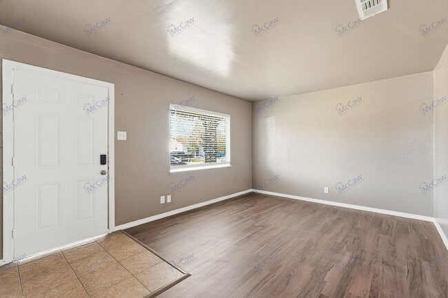 3130 S Llewellyn Ave in Dallas, TX - Building Photo - Building Photo