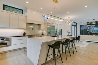 2015 De Verne St in Austin, TX - Building Photo - Building Photo