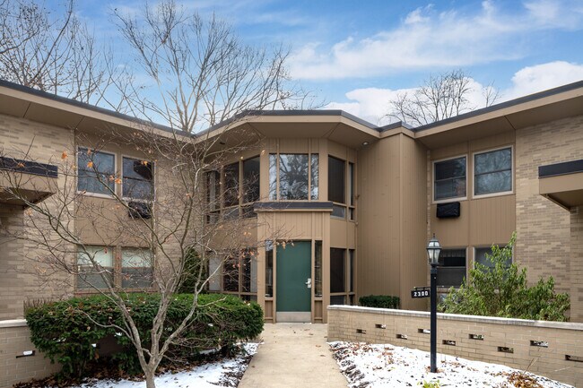 Golfview Apartments in Royal Oak, MI - Building Photo - Building Photo