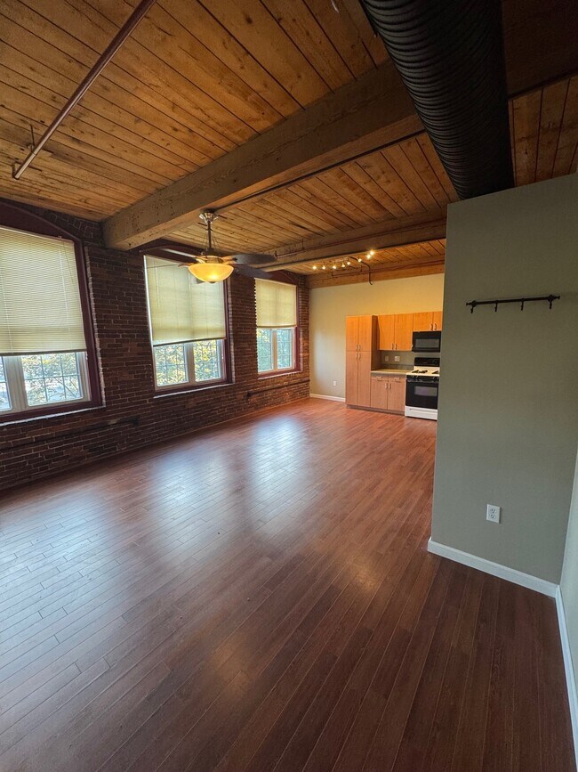 471 Silver St, Unit 308 in Manchester, NH - Building Photo - Building Photo