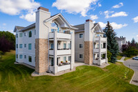 7451 Springbank Blvd SW in Calgary, AB - Building Photo - Building Photo