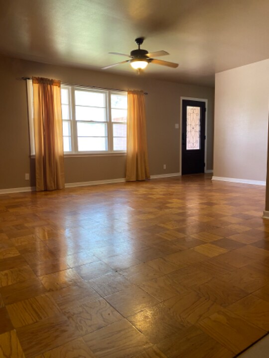 801 NW 9th St in Andrews, TX - Foto de edificio