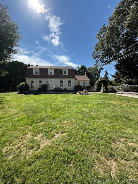 67 Renee Dr in Stonington, CT - Building Photo