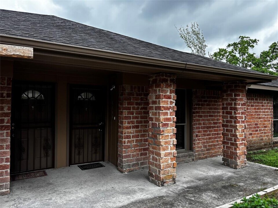 6644 W Fuqua St in Missouri City, TX - Building Photo