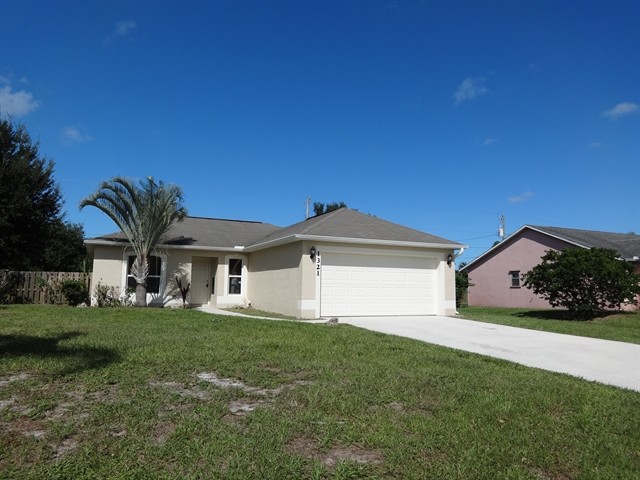 1321 SW Calmar Ave in Port St. Lucie, FL - Building Photo