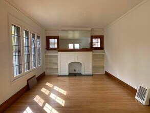 1424 E Olive St in Shorewood, WI - Foto de edificio - Building Photo