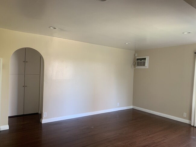 8373 Dunbarton Ave, Unit Back in Los Angeles, CA - Building Photo - Building Photo