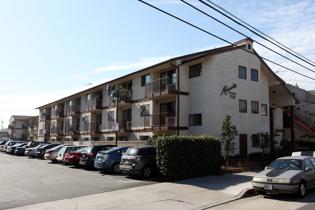 Magnolia Manor in Long Beach, CA - Foto de edificio