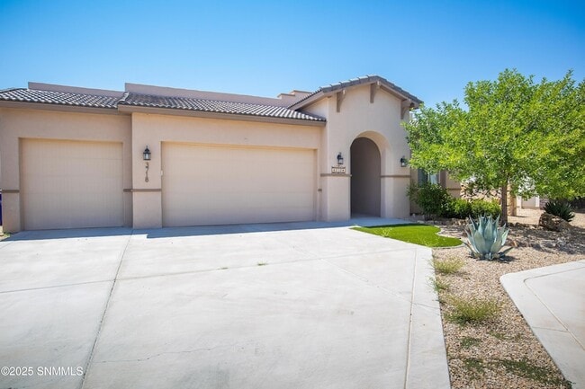 3718 Golden Echo Lp in Las Cruces, NM - Building Photo - Building Photo
