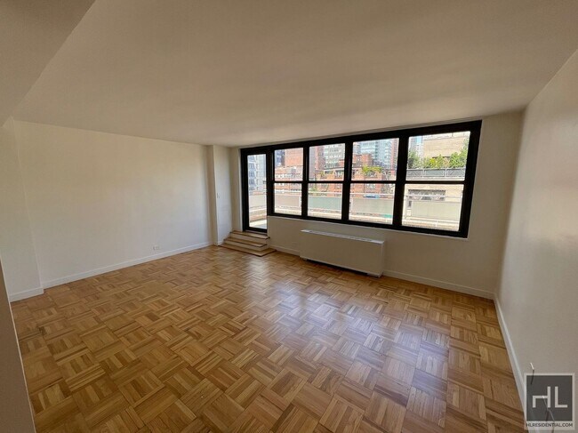 EAST 49 STREET in New York, NY - Building Photo - Building Photo