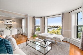 458 Beacon St, Unit 5 in Boston, MA - Foto de edificio - Building Photo