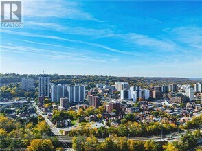 175 Hunter St E in Hamilton, ON - Building Photo - Building Photo