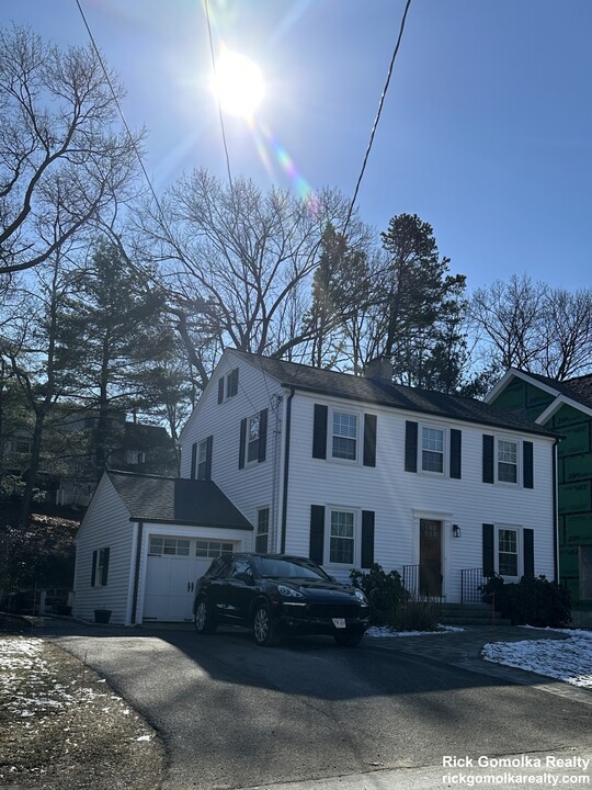 164 Florence Rd, Unit 1 in Waltham, MA - Building Photo